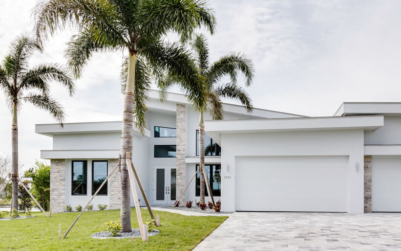 florida home painted white for cooler summers